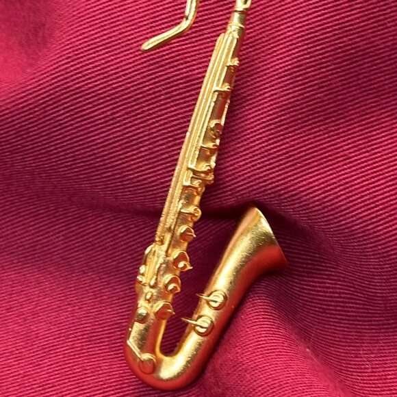 VTG Kenneth J. Lane Matte Gold-Tone Saxophone Brooch - Picture 10 of 11